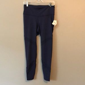 NWT - Navy athletic leggings from Old Navy sz LP